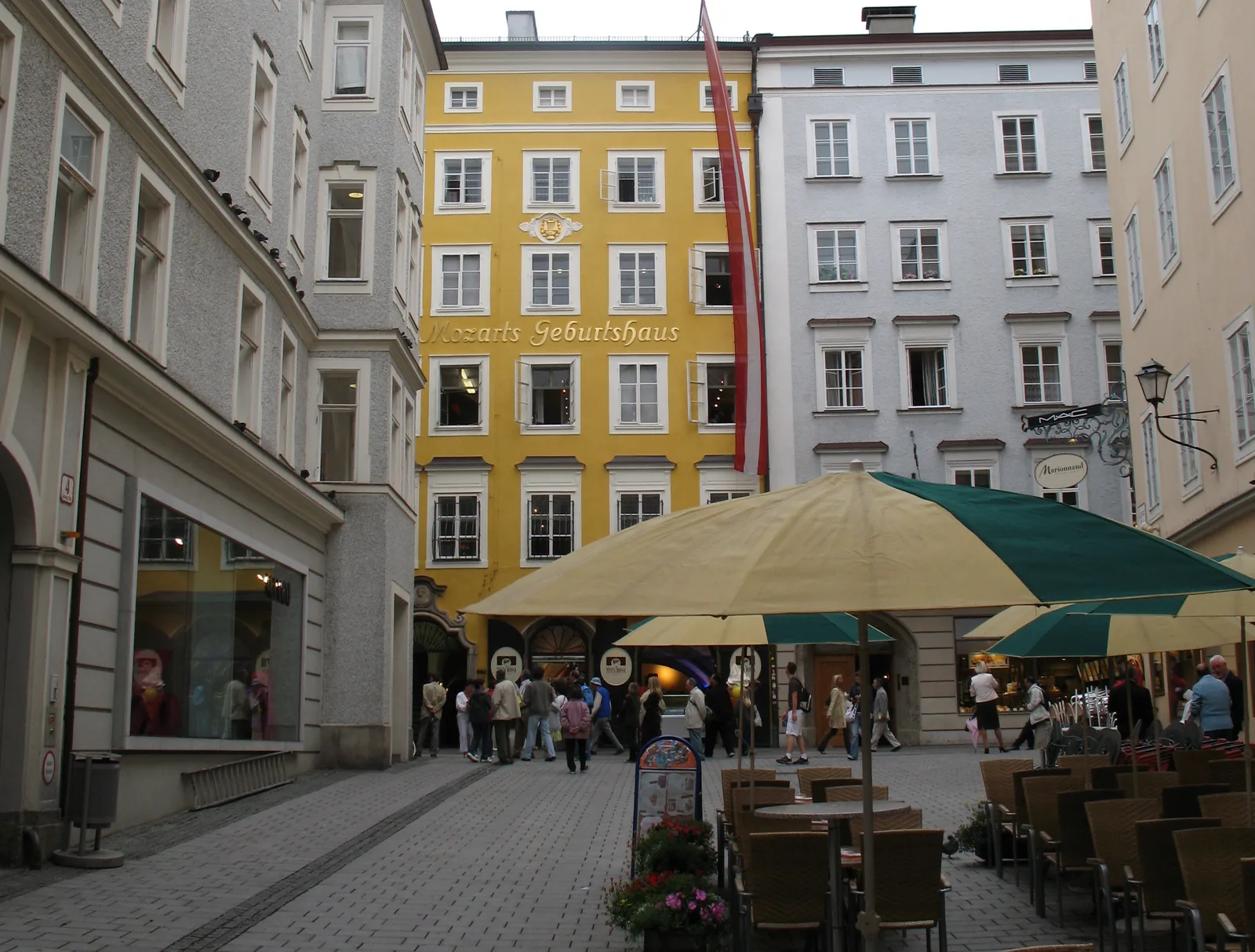 The yellow facade of Mozart's birthplace (Geburtshaus) on the Getreidegasse